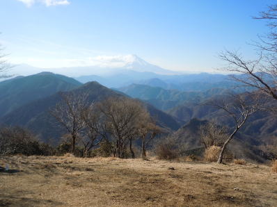 鍋割山山頂より